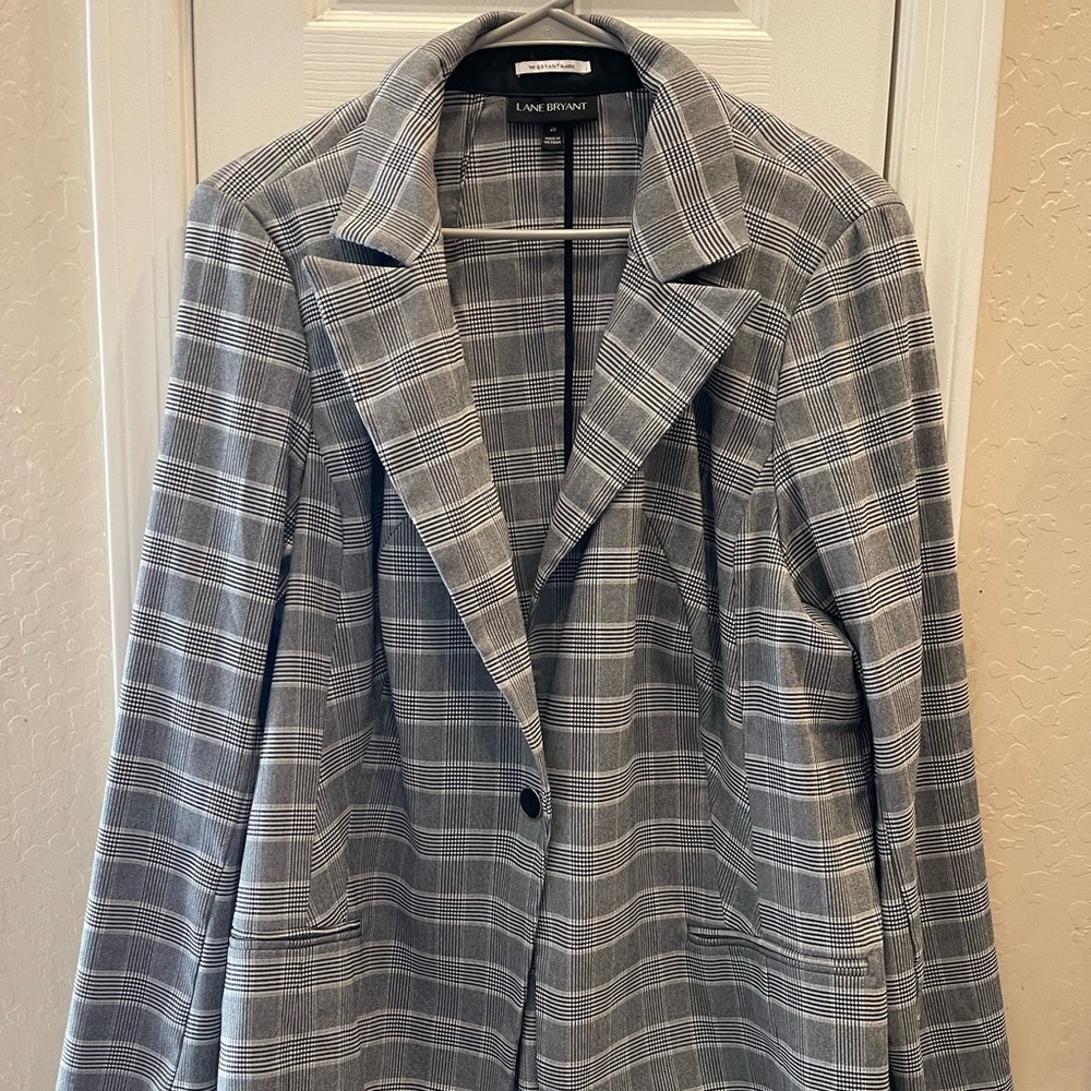 *MAKE OFFER! I’m hauling to storage this week* Like new blazer 🤍🩶🖤